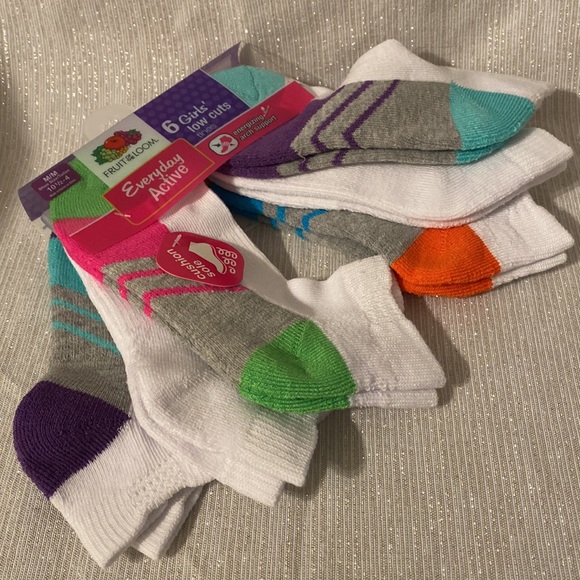 1 pack (6 pairs) FRUIT OF THE LOOM Girls  ankles socks M shoe size 10 1/2 - 4 - Picture 1 of 10